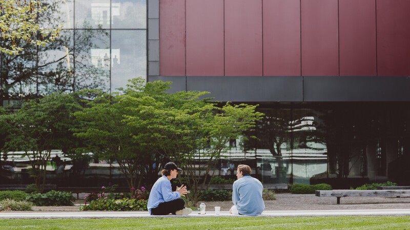 Image of Oxford Brookes University students on campus