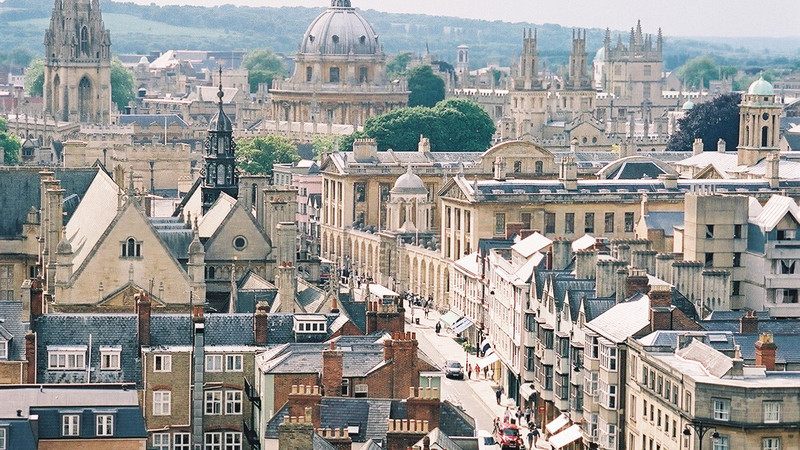 Rooftop view of the city of Oxford.
