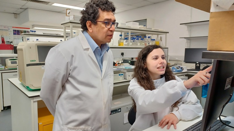 Dr Victor Bolanos-Garcia and Dr Natalie Curtis looking at their research in a laboratory