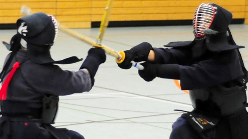 Two people doing kendo
