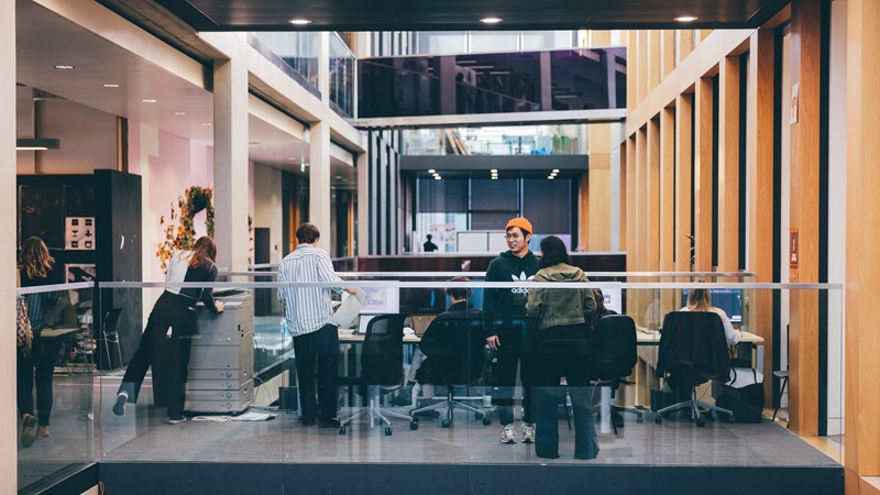 Advanced Practice student on Abercrombie building platform